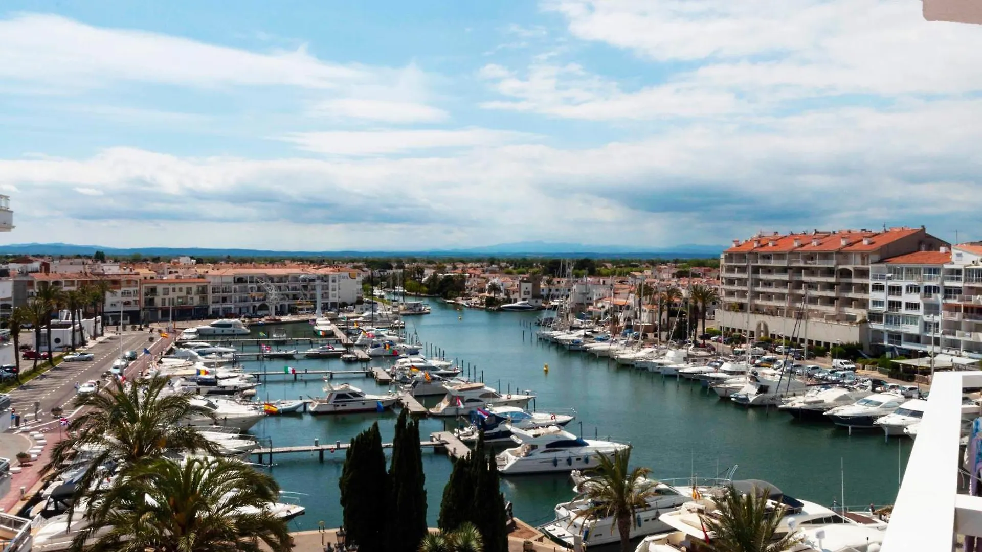 1222 Club Nautic Vista Canal - Apivend Immo Empuriabrava